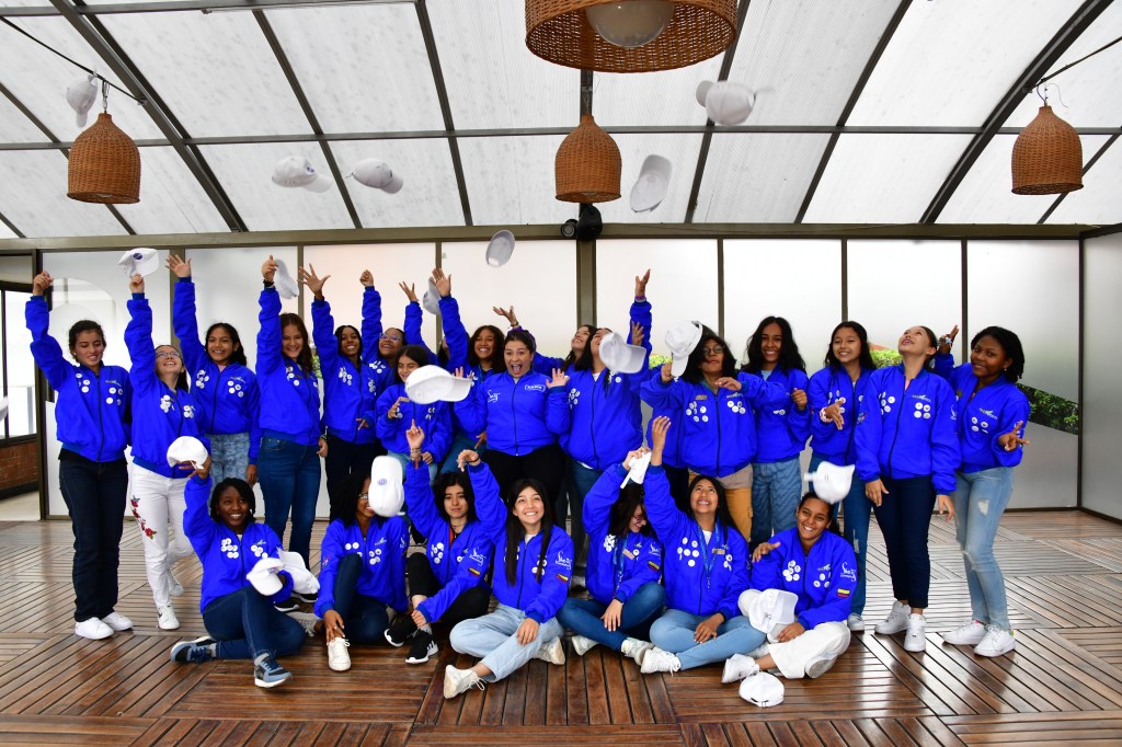 Ella Es Astronauta program participants celebrate in a group photo